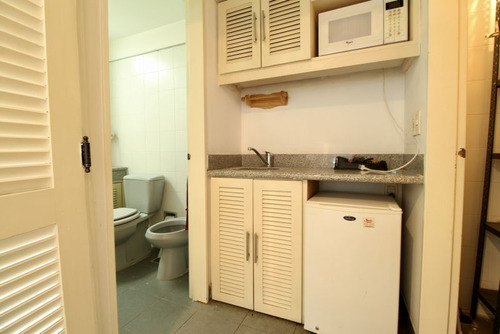 Oficina En Venta De 2 Dormitorios En Puerto Buceo (ref: Alh-568)