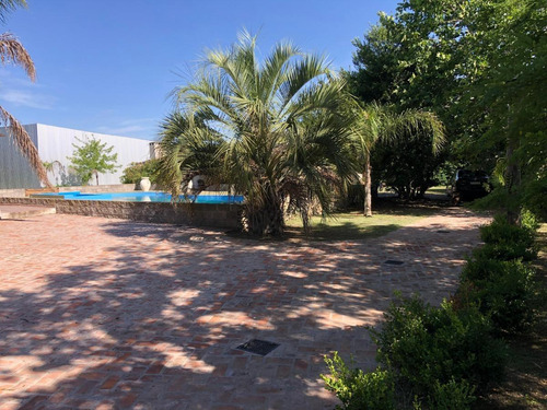 Casa En Venta - 5 Dormitorios 4 Baños - 10.062mts2 - San Miguel Del Monte