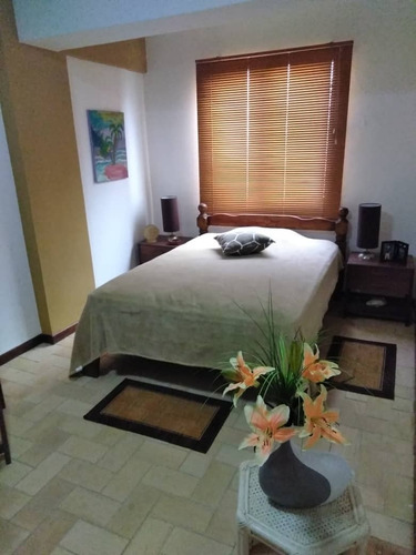 Imagen 18 de 30 de Luzhericacolina Vende Pent House Completamente Amoblado Y Equipado En Chichiriviche.