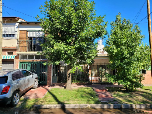 En Venta - Importante Propiedad En Moreno Con 3 Dormitorios Sobre Calle Paraguay Y Guemes - Excelente Precio