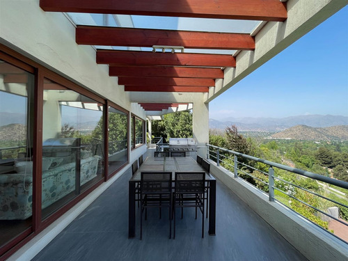 Moderna Casa Con Espectacular Vista A La Cordillera
