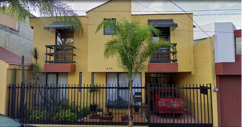Casa En Venta En Nueva Chapultepec, Morelia, Michoacán.
