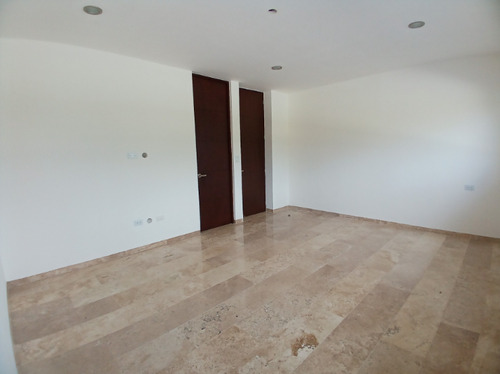 Exclusiva Residencia En Venta Ubicada En Nortemerida