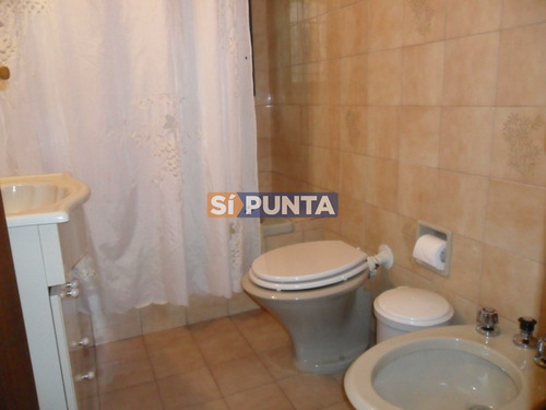 Imagen 18 de 30 de Casa Ubicada En Playa Mansa 6 Dormitorios