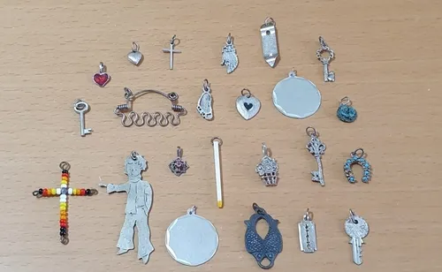 Lote Dijes Para Collares Y Pulseras 23 Piezas (Usado)