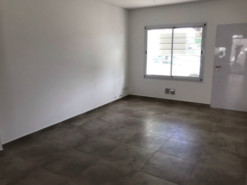 Imagen 4 de 10 de Departamento En Planta Baja Sobre Avellaneda
