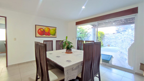 Casa En Venta En Colinas Del Bosque 3ra Seccion, Corregidora, 5 Habitaciones