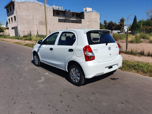 Toyota Etios 1.5 X (90cv) 5ptas.