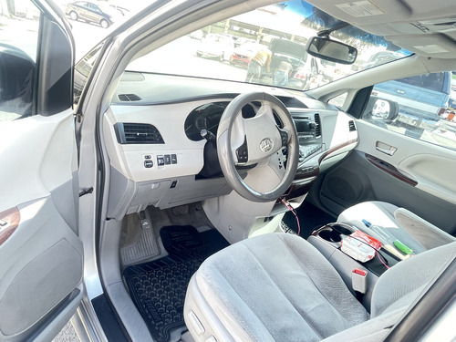 Toyota Sienna Le Aa Ee At