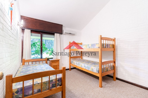 Buena Casa En San Rafael De Cuatro Dormitorios Con Pisicina- Ref: 6467