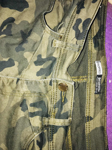 Sexy Pantalón Camuflaje Stradivarius C R O P P E D (Usado)