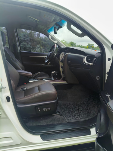 Toyota Hilux SW4 2.8 Srx 177cv 4x4 7as At