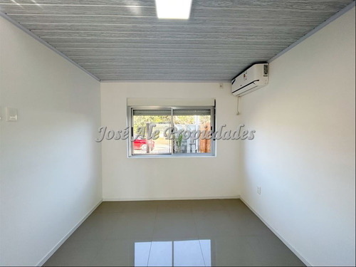 En Venta Propiedad De 2 Dormitorios Con Piscina, Colonia