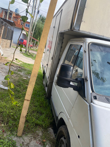 Trafic Rodeó Con Caja Cerrada