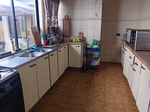 Venta De Exclusiva Residencia En Los Lirios, Collao: Comodi
