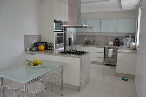 Casa A Venda No Bairro Tamboré Em Santana De Parnaíba - Sp. - Vptb10-02-1