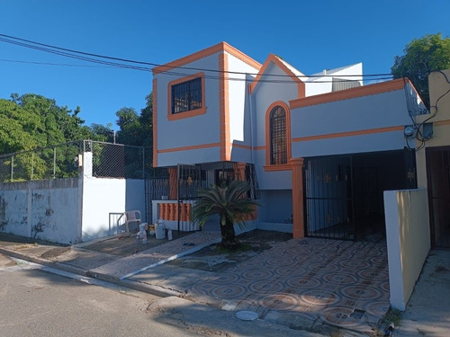Imagen 1 de 30 de Casa De Oportunidad En Brisa Oriental De San Isidro, 3 Habitaciones Principal Con Baño, Baño Común, Sala, Comedor, Cocina Terraza En Segundo Nivel, Cuarto De Servicio Con Baño Galería, Marquesina
