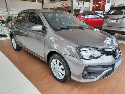 Imagem 3 de 12 de Etios 1.5 X Plus Sedan 16v Flex 4p Automático
