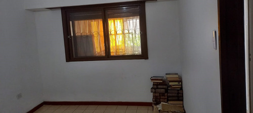 Casa En Venta Con Jardín Y Cochera En Munro