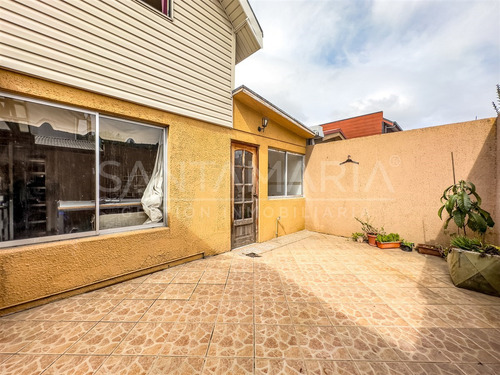 Casa En Venta De 3 Dorm. En Concepción