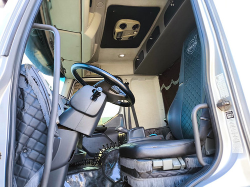 Volvo Vm 330 2015 Cavalo 4x2 Toco, Leito, Ar, Automatico
