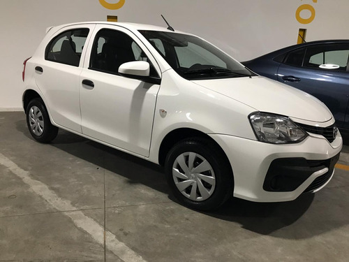 Imagen 3 de 14 de Toyota Etios 1.5 X 6m 5 Puertas