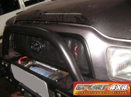 Imagem 3 de 4 de Tela De Proteção Toyota Hilux Mod. 02