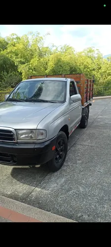 Camioneta De Estacas Modelo 2002