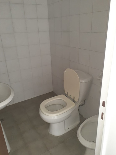 Imagen 5 de 11 de Vendo Nueva Cordoba Departamento 1 Dormitorio Con Balcon Baño Frente Al Parque