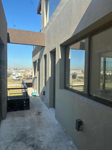 Casa En Venta - 5 Dormitorios 4 Baños - 805mts2 - Escobar