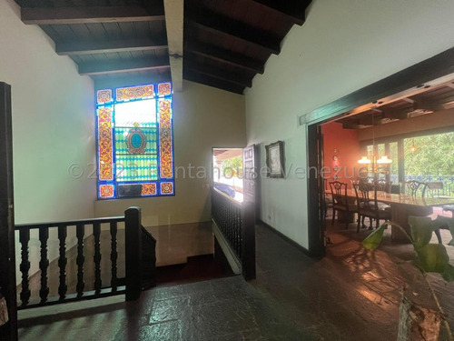 Linda Casa Al Estilo Colonial En Venta En Prados Del Este Yf