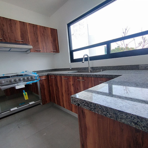 Casas En Venta En El Condado, Jardín, 3 Recamaras, Una En Pb, De Lujo !