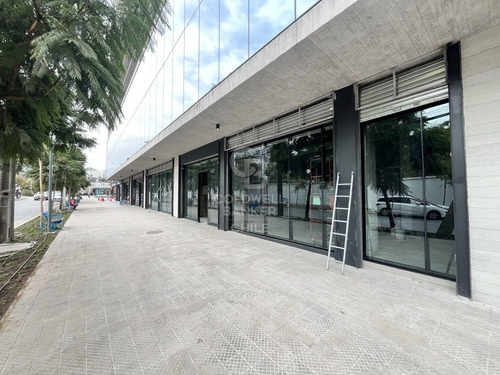 Locales Comerciales En Placa De Edificio Corporativo