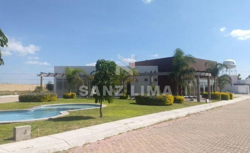 Fuentes Del Emperador Bonito Terreno Frente A Area De Convivencia Y Alberca En C