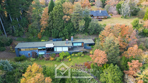 Terreno Con Orilla De Lago 57.000 M2 Con 2 Casas
