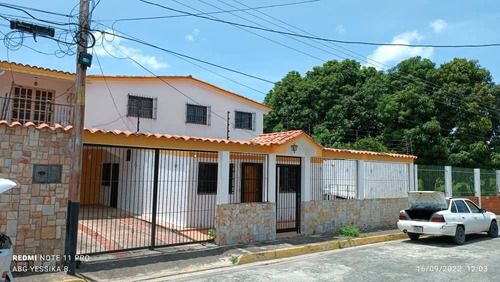 Imagen 2 de 12 de En Venta Hermosa Quinta En Los Overos, Urb. Agua Miel - La Encrucijada