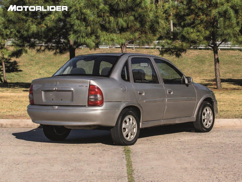 Imagen 2 de 13 de Chevrolet Corsa Classic Gls Sedán - Permuta / Financia