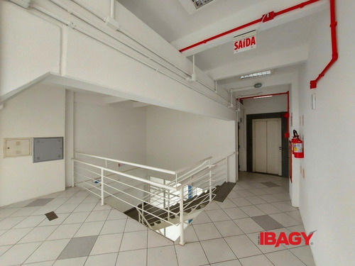 Imagem 4 de 15 de Oportunidade! Loja Em Canto - Florianopolis - L-114057