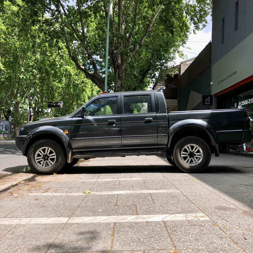 Imagen 6 de 20 de Mitsubishi L200 2007 2.5 Sport Hpe Cab Doble At 4x4 Dissano