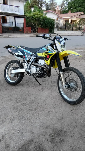 Vendo Suzuki  Drz 400s  7.500 Millas Impecable