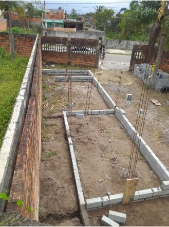 Imagem 2 de 11 de Terreno 10x26 Murado Com Construção Iniciada Em Itanhaém Sp