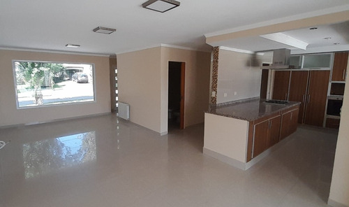 Importante Casa En La Concepción Lujan.