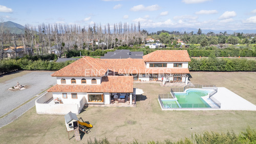 Moderna Casa Chilena En Camino Loreto