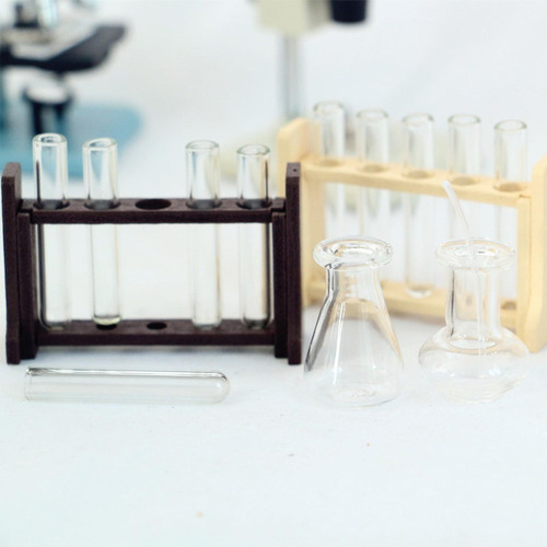 De Laboratorio De Ciencia De Juguete En Miniatura Beige