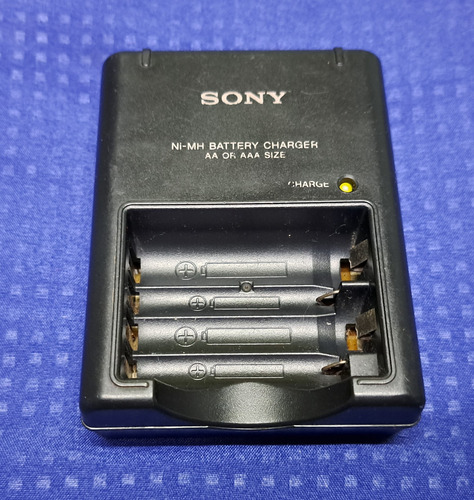 Cargador De Baterías Sony Bc-cs2a 1.4v Para Aa, Aaa (Usado)