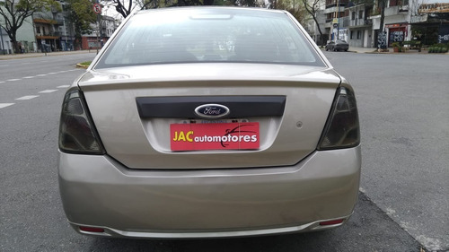Ford Fiesta Max Ambiente