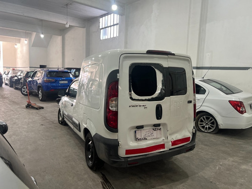 Imagen 4 de 6 de Fiat Fiorino 1.4 8v 2019 Chocado Poloautos