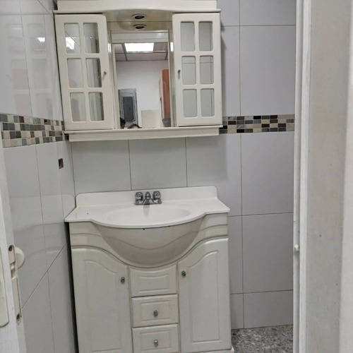 Oficina Con Ubicación Premium En El Centro (lecuna/plaza La Concordia), Ideal Para Tu Negocio.
