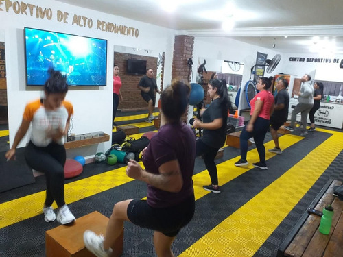 Piso Pvc Encastrable Con Relieves P/gimnasios E Industrias Amarillo, Negro Y Gris Pvc Antideslizante