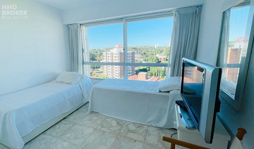 Imagen 19 de 30 de Oportunidad En Venta. Edificio Fragata. Punta Del Este. Playa Mansa. Frente Al Mar. - Punta Del Este Mansa